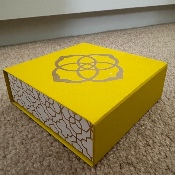 Kendra Scott Abbie Bangle Bracelet in Vintage Silver, Size M/L - Picture 5 of 16